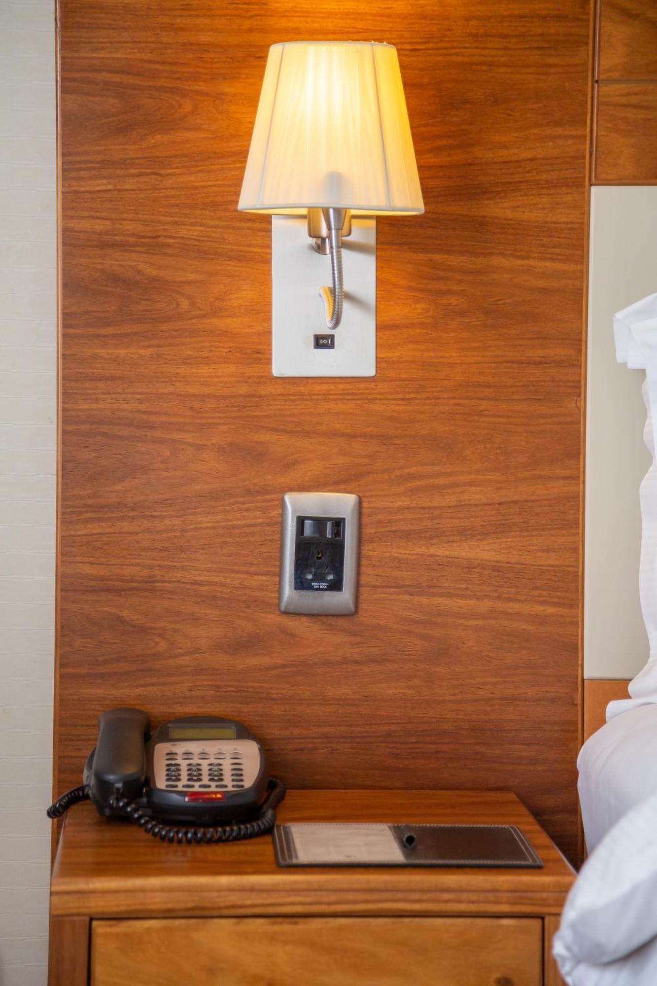 Doubletree By Hilton Cape Town Upper Eastside Ξενοδοχείο Εξωτερικό φωτογραφία