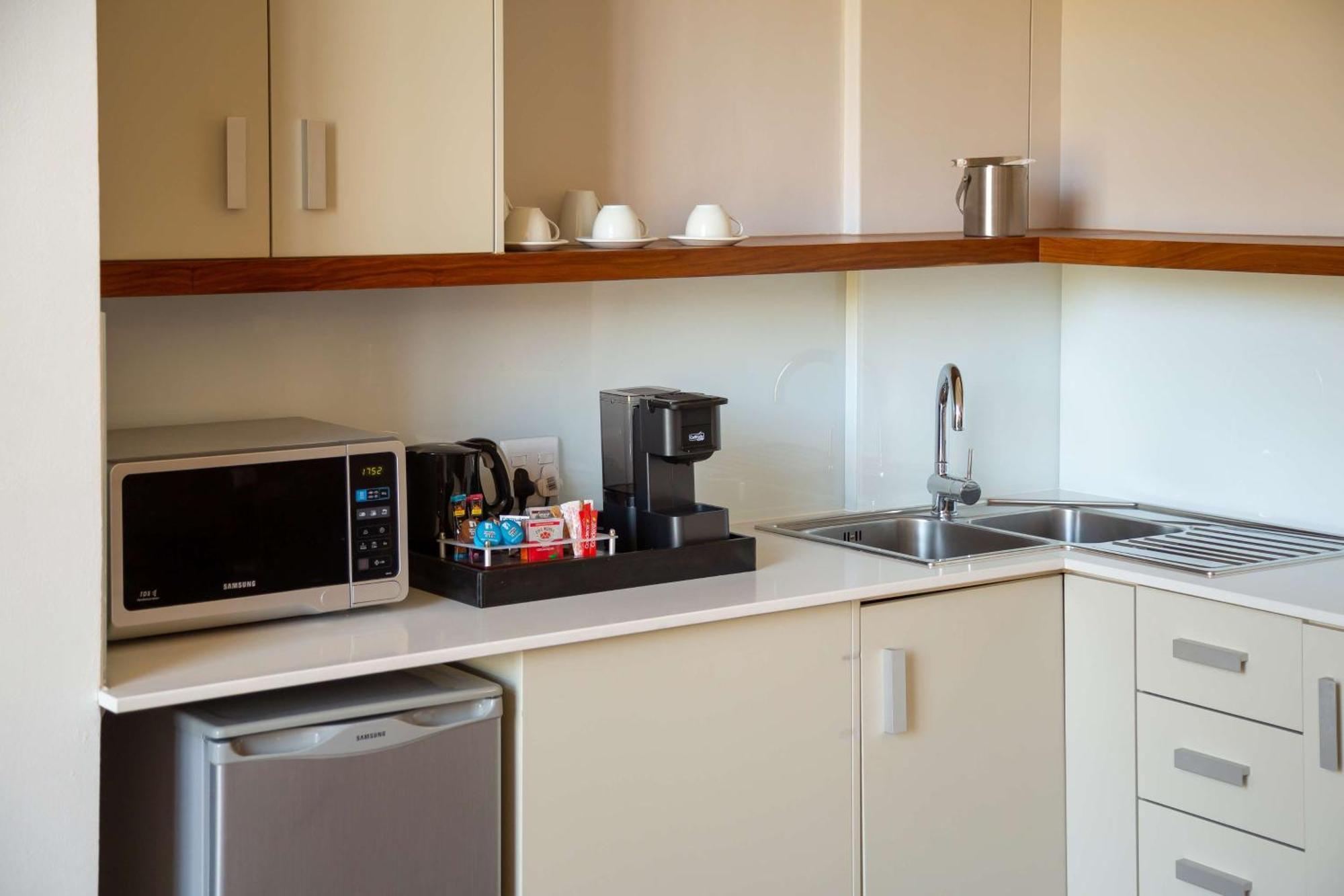 Doubletree By Hilton Cape Town Upper Eastside Ξενοδοχείο Εξωτερικό φωτογραφία