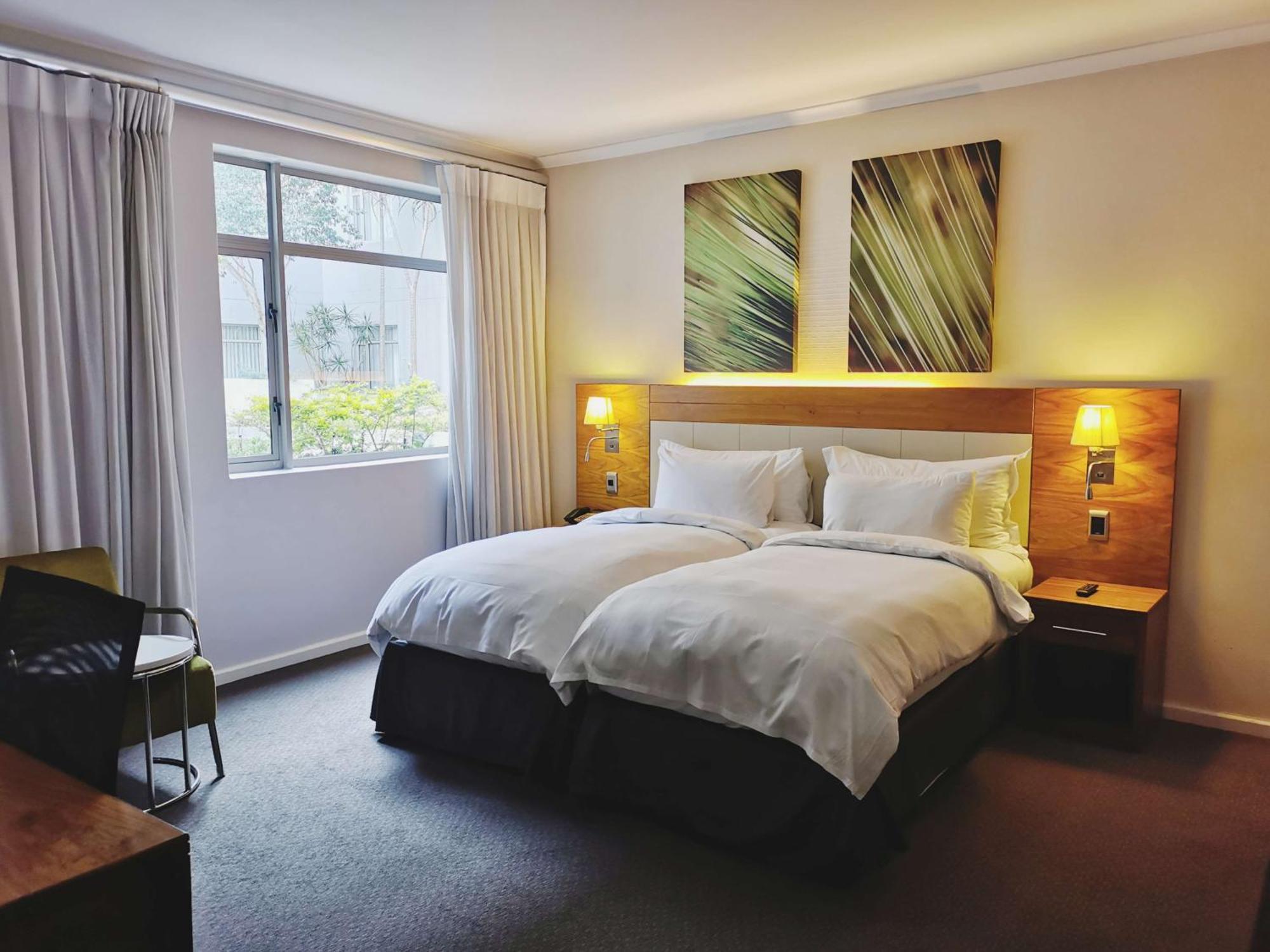 Doubletree By Hilton Cape Town Upper Eastside Ξενοδοχείο Εξωτερικό φωτογραφία