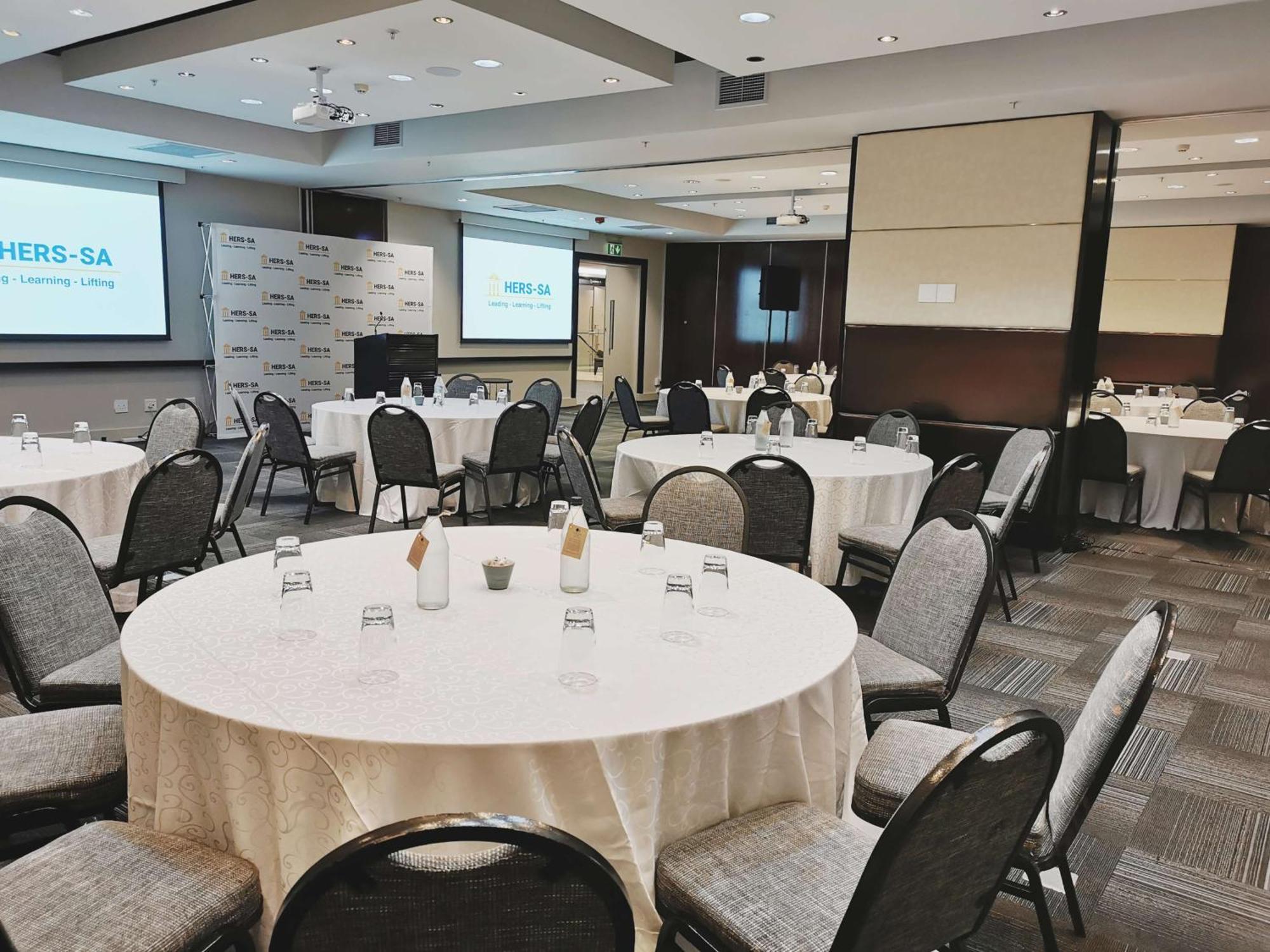 Doubletree By Hilton Cape Town Upper Eastside Ξενοδοχείο Εξωτερικό φωτογραφία